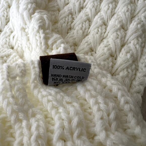 CC White Knit Scarf - Picture 5 of 5